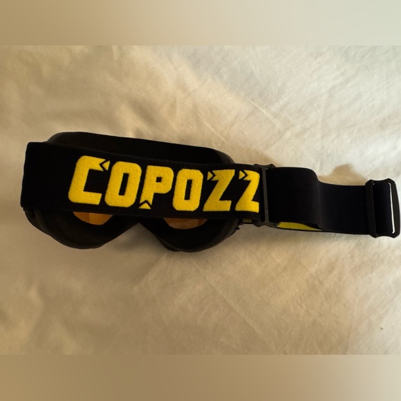Copozz ski goggles with Yellow Accents - Picture 3 of 3